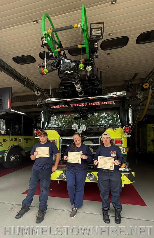 We would like to congratulation three of our firefighters on passing their Interior￼ Firefighter Class & Live Burn
In picture left to right:
Tytan Deal , Ashley Kautz, Makayla Fullerton